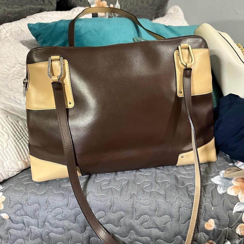 Arcadia Dark Brown Leather Interior - Picture 2 of 12